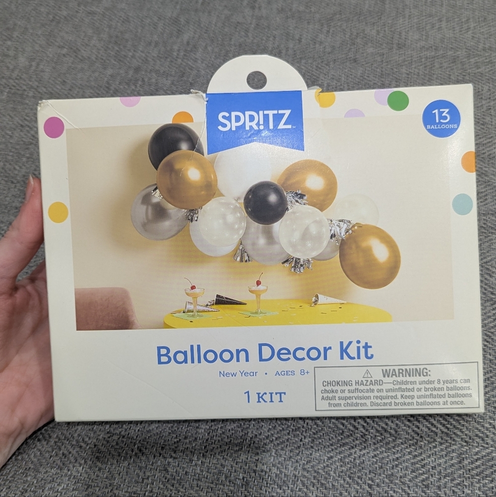 Spritz New Year Balloon Decor Kit - Black, White, Gold